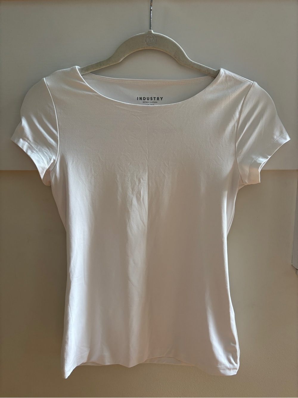 INDUSTRY Women's Cream Short Sleeve Scoop Neck Top